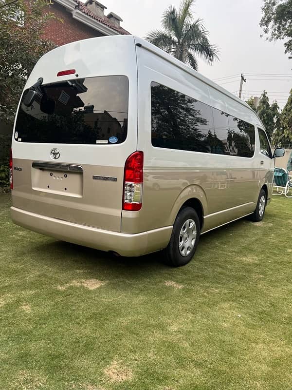 Toyota Hiace 224 Grand Cabin 3