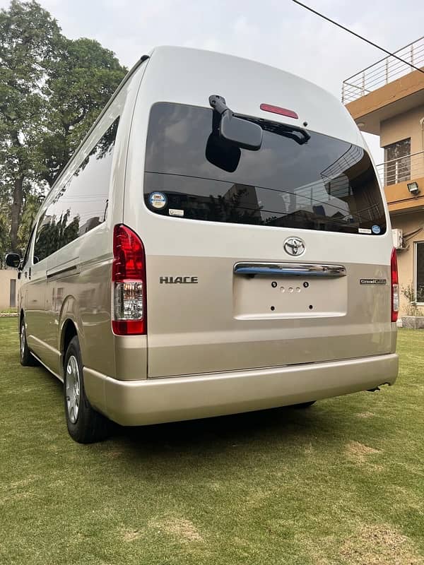 Toyota Hiace 224 Grand Cabin 4