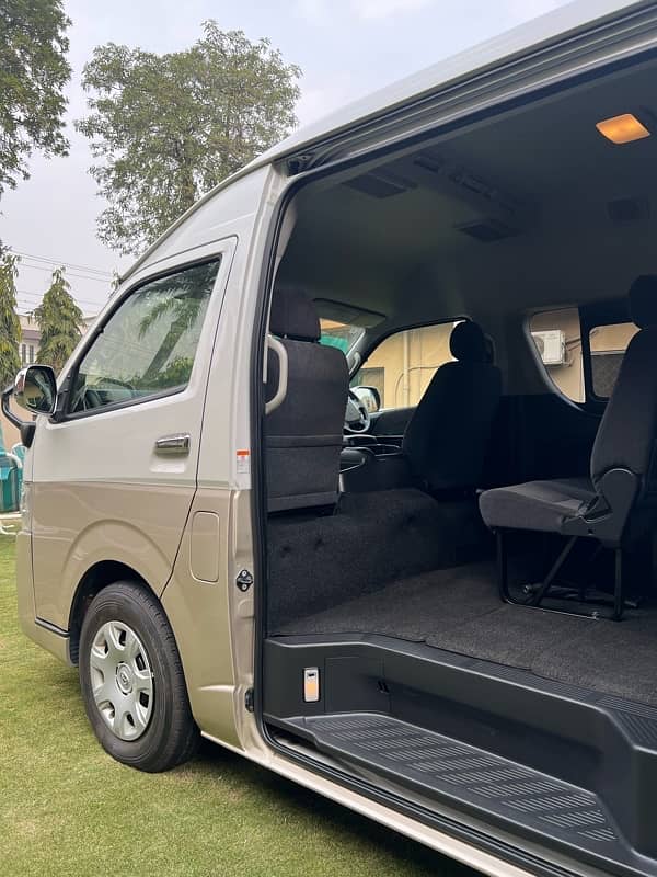 Toyota Hiace 224 Grand Cabin 8