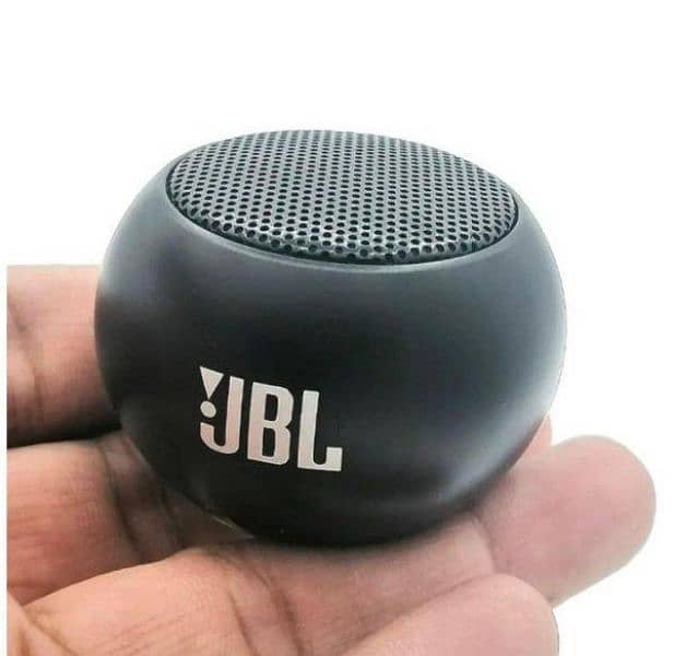 Mini speaker with super base 4