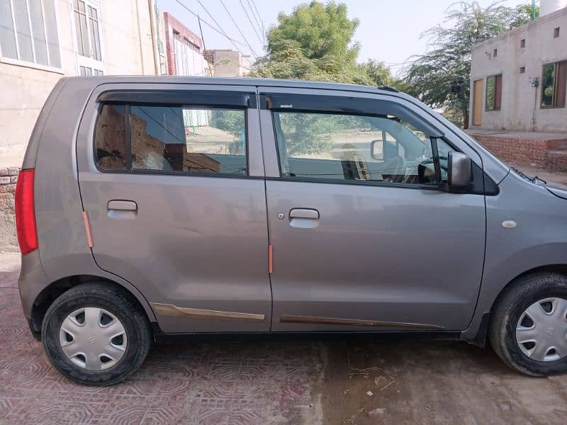 Suzuki Wagon R 2018 12