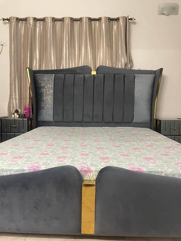 King Size Bed & Side Tables 0