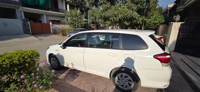 Toyota Corolla Fielder 2018 13