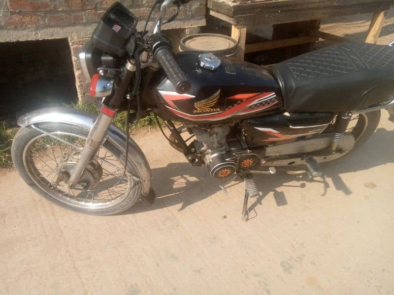 untied125 for sale in hafzabad Joe km no ho na wala full  OK ha call 2