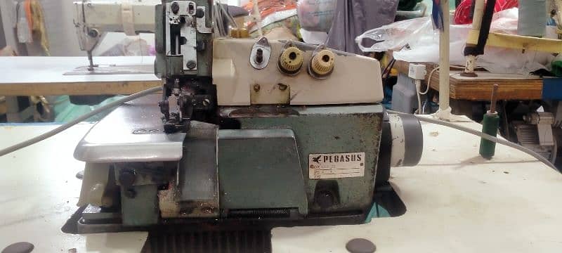 Japanese overlock machine in running condition. 2