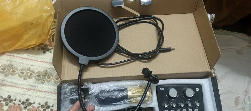 Professional Condenser Microphone With Imported Sound Card 3