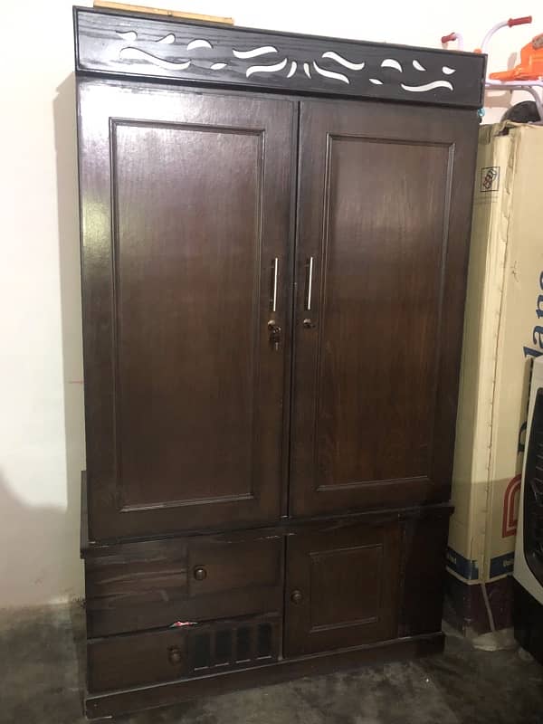 wooden walldrobe FORSALE -Like new condition -heavy 0