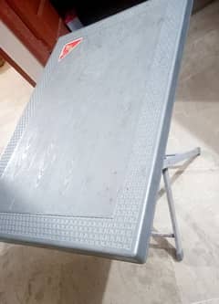 Table just 15 days used. come and buy