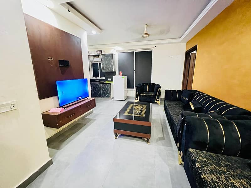 One Bed Apartment For Rent Per day Avil For familes 0