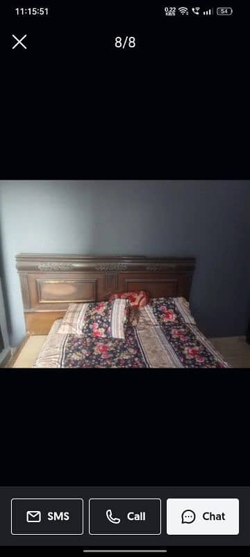 divided side table dressing table bed mattress nahi hai 3