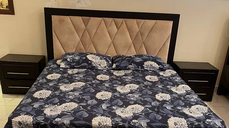 King size bed with side tables and storage bench 0