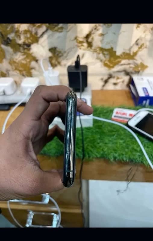 iPhone 11 Pro Max 256 factory waterpack urgent 3