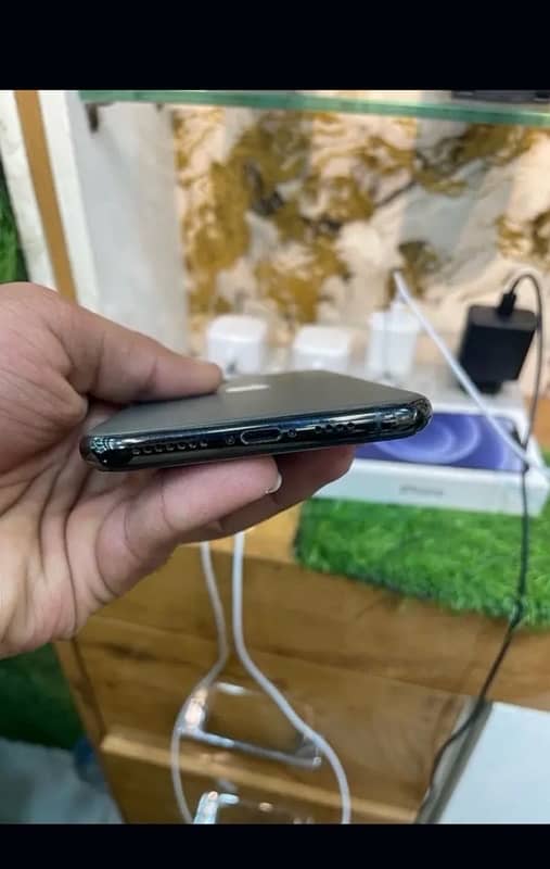 iPhone 11 Pro Max 256 factory waterpack urgent 4