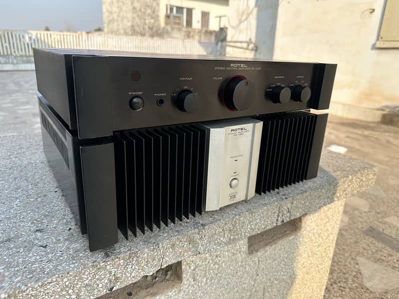 rotel power amplifier preamplifier & cd player 1