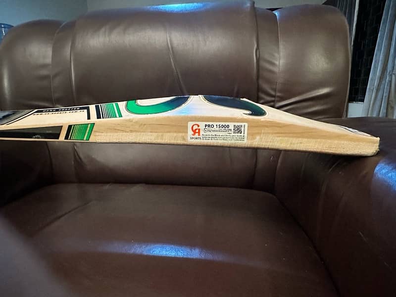 CA Pro 15000 Cricket Bat 3