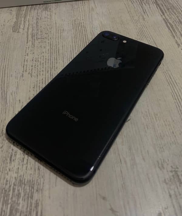 IPHONE 8 PLUS 1