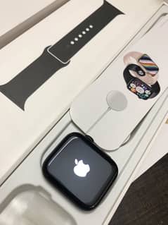 Apple logo Series 7 smartwatch