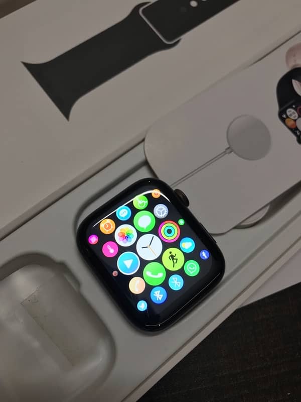 Apple logo Series 7 smartwatch 2