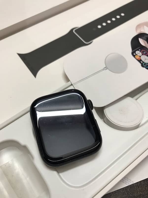 Apple logo Series 7 smartwatch 3