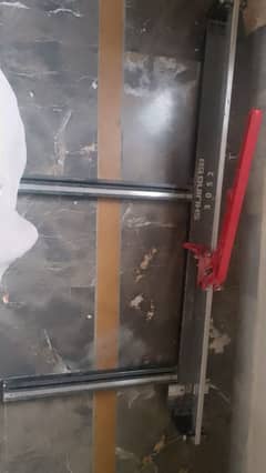 Tile cutter