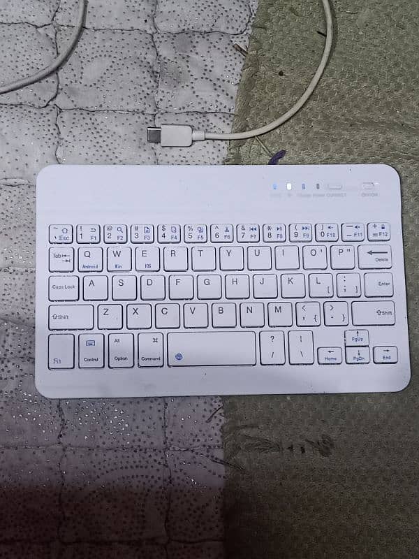 Bluetooth keyboard 0