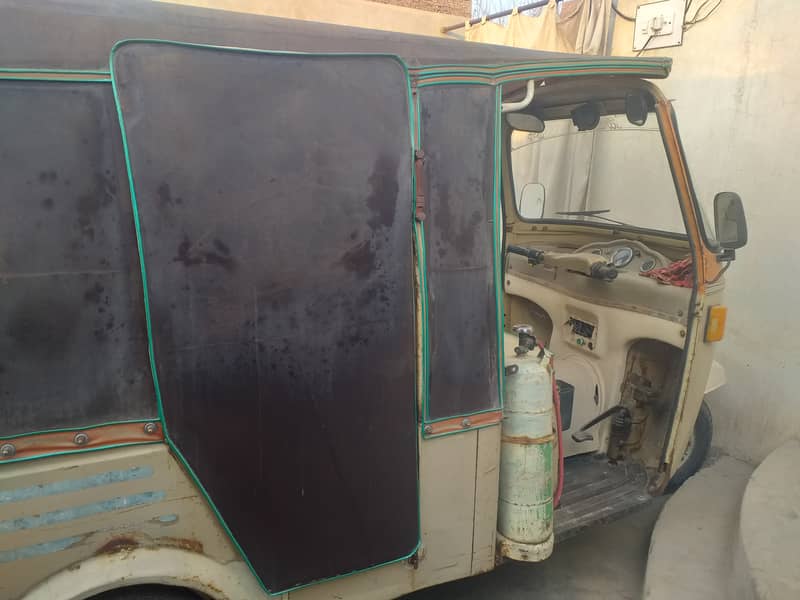 Good condition LPG RIKSHA 3