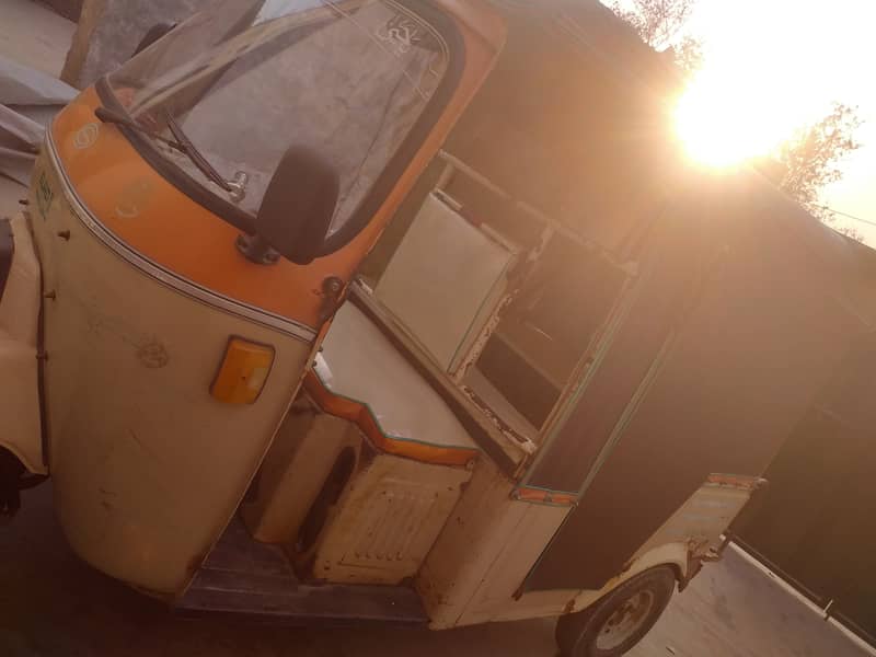 Good condition LPG RIKSHA 5