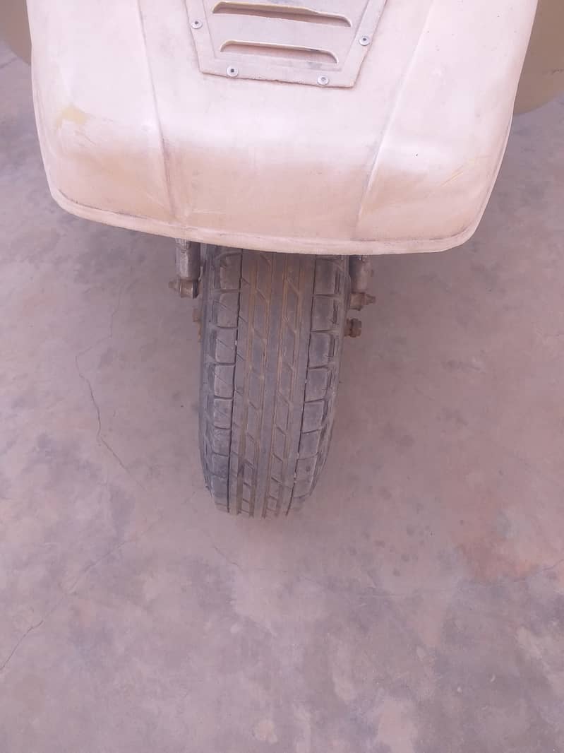 Good condition LPG RIKSHA 6