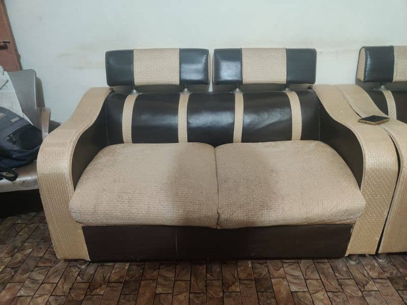 sofa 7 seater . 1