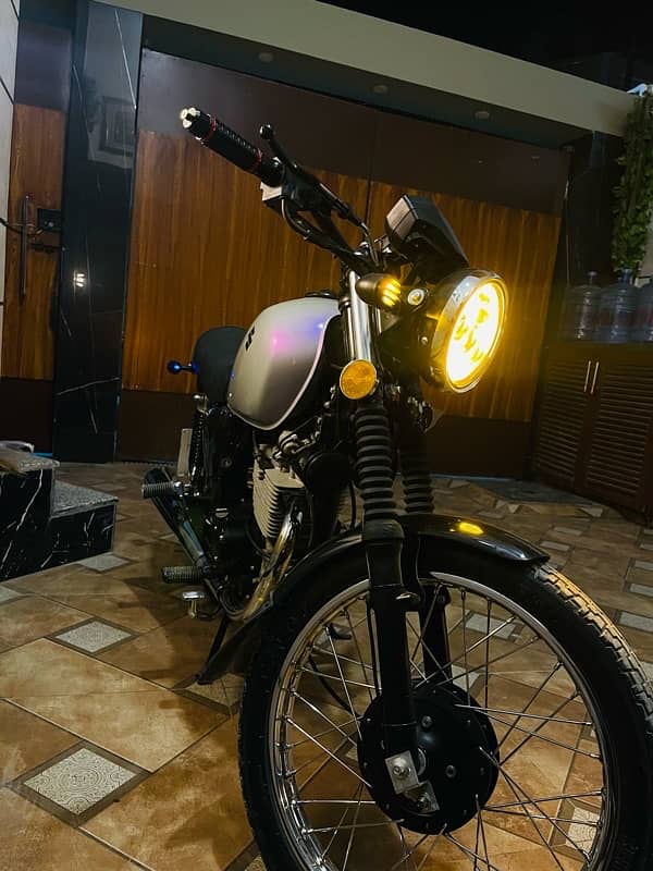 Suzuki 150cc CafeRacer 5