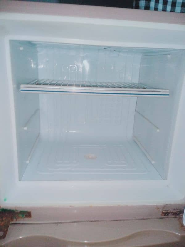 Fridge for sale (Dawlance) 8