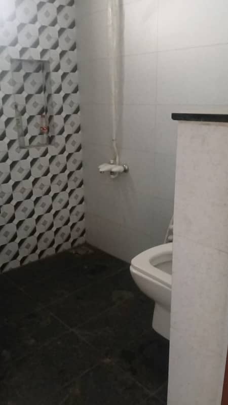 Luxurious 300 SQ Yards 1ST Floor Portion For Rent in Gulistan e Johar Block 1 15