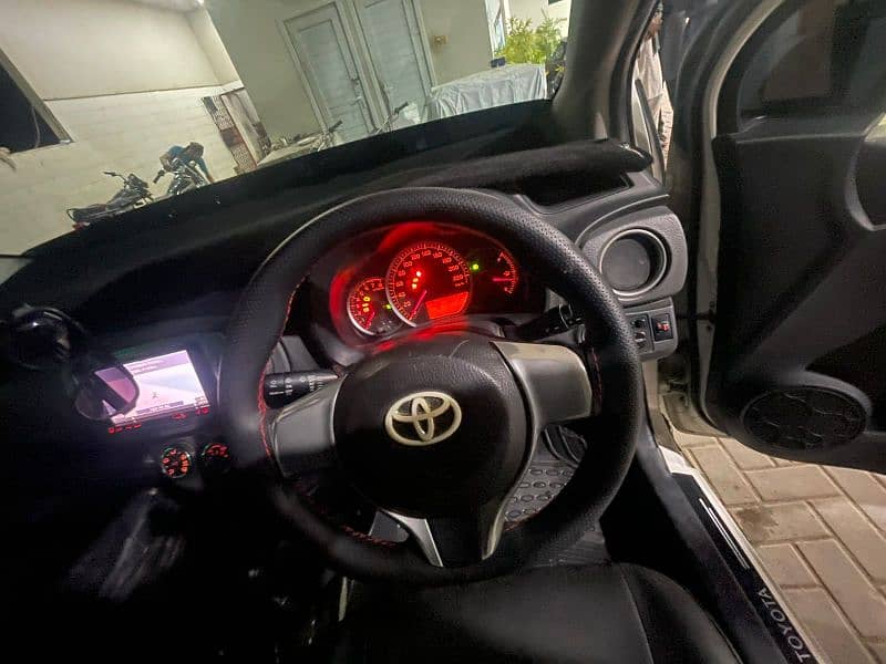 Toyota Vitz 2013 8