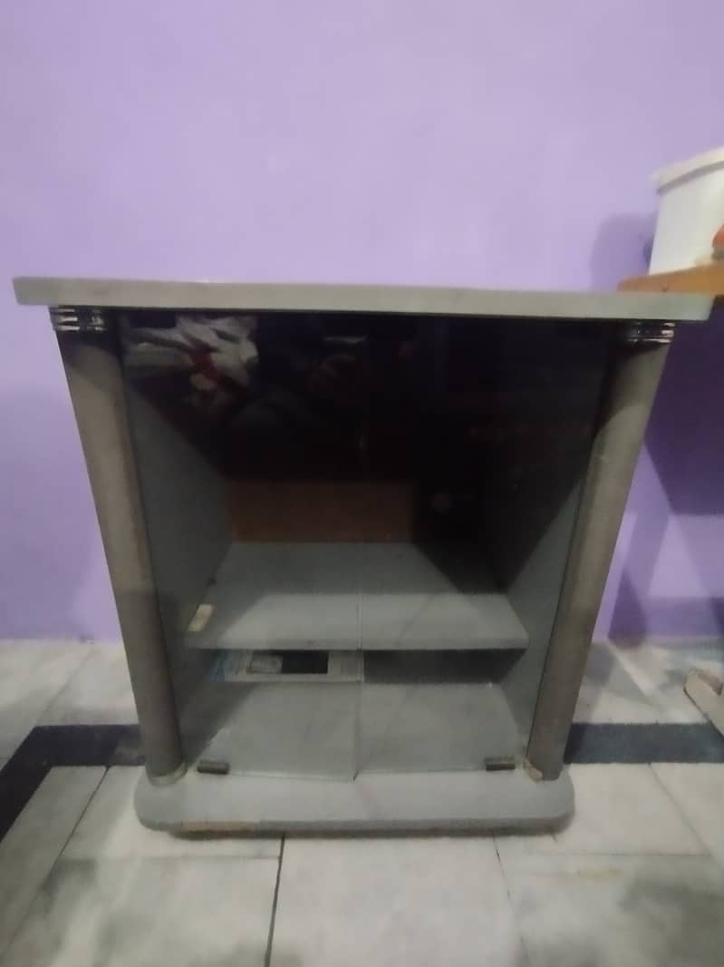 Samsung TV With Trolley 6