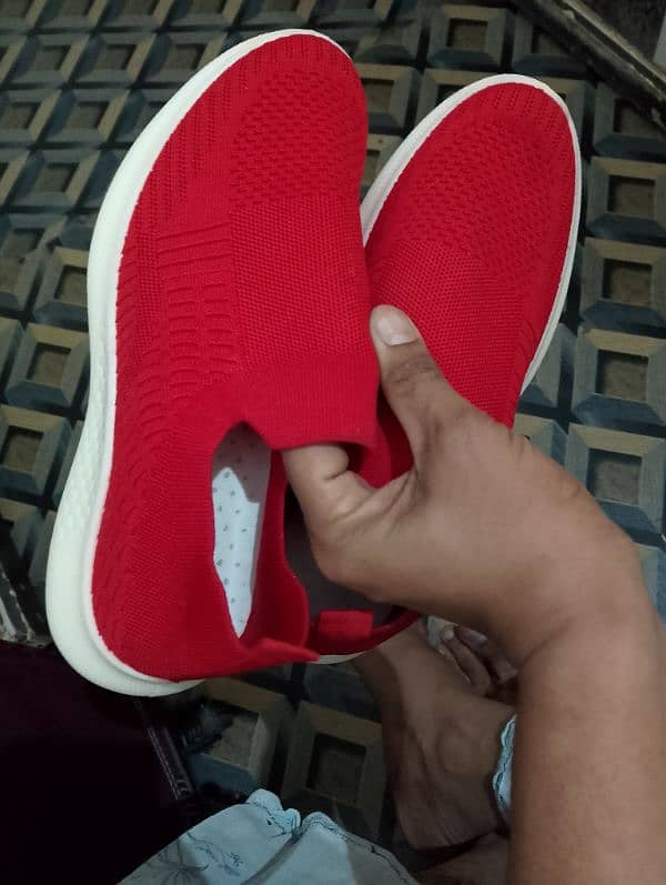 shoes new he bilkul size 42 number he 4