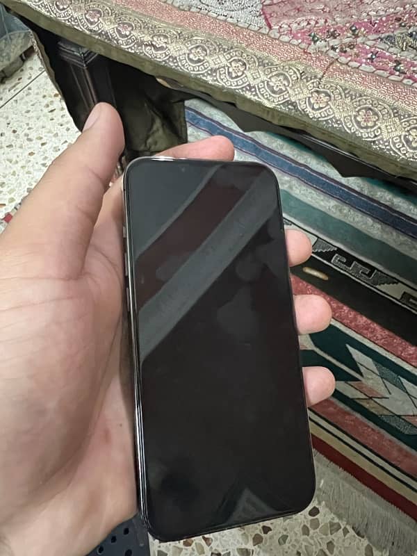 Iphone 13 pro (Black color) 1