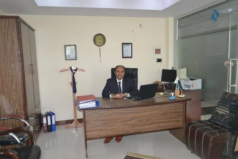 Furnished or non furnished office for rent 7