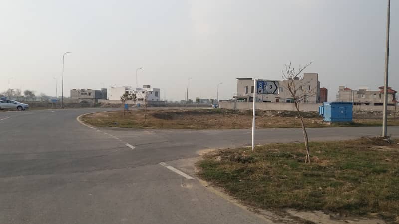 1 Kanal Plot for sale in DHA Phase 8- Z- 1, IVY Green , Lahore 11