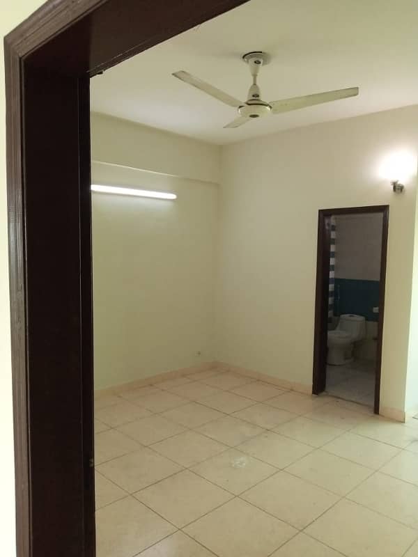 12 Marla 4 Bed Flat For Sale In Askari 11- B, Lahore. 0