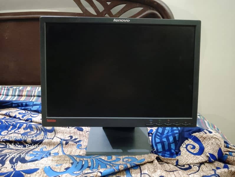 22 inch LCD lenovo 1