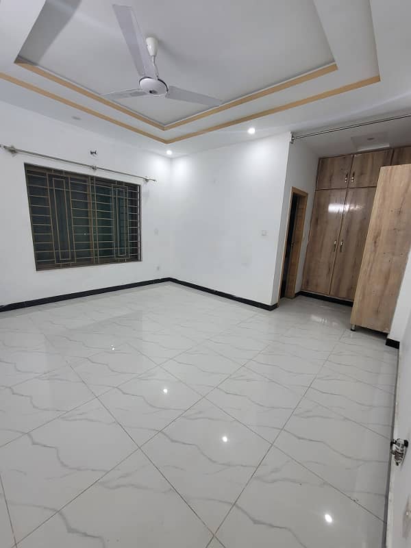 Ground Floor For Rent in G-13 (7 Marla) 0