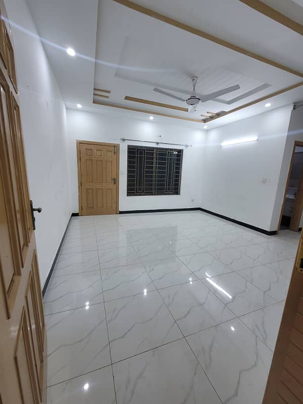 Ground Floor For Rent in G-13 (7 Marla) 1