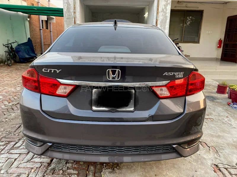 Honda city 2023 model with driver for weddings it rent 1