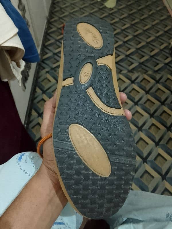 shoes new he bilkul size 42 number he 3