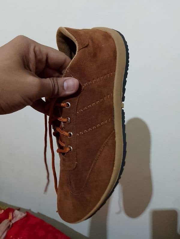 shoes new he bilkul size 42 number he 4