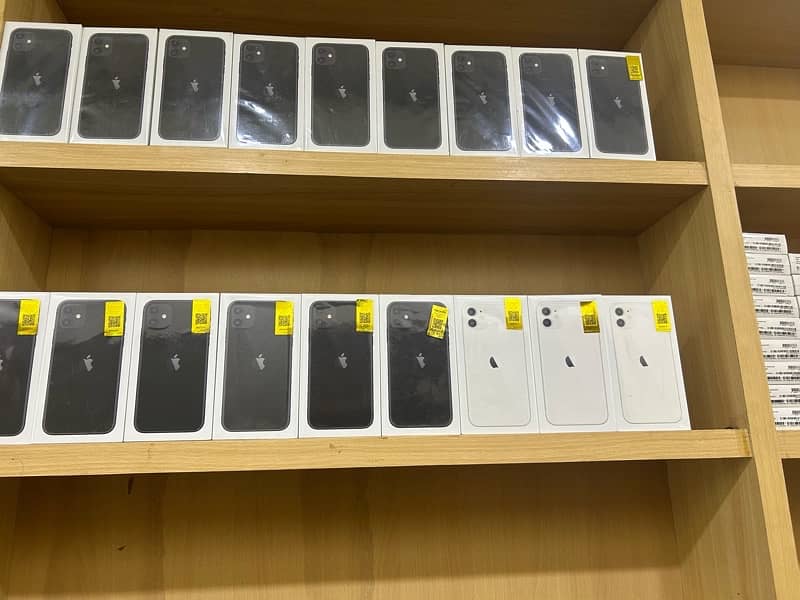 IPHONES STOCK AVAILABLE 5