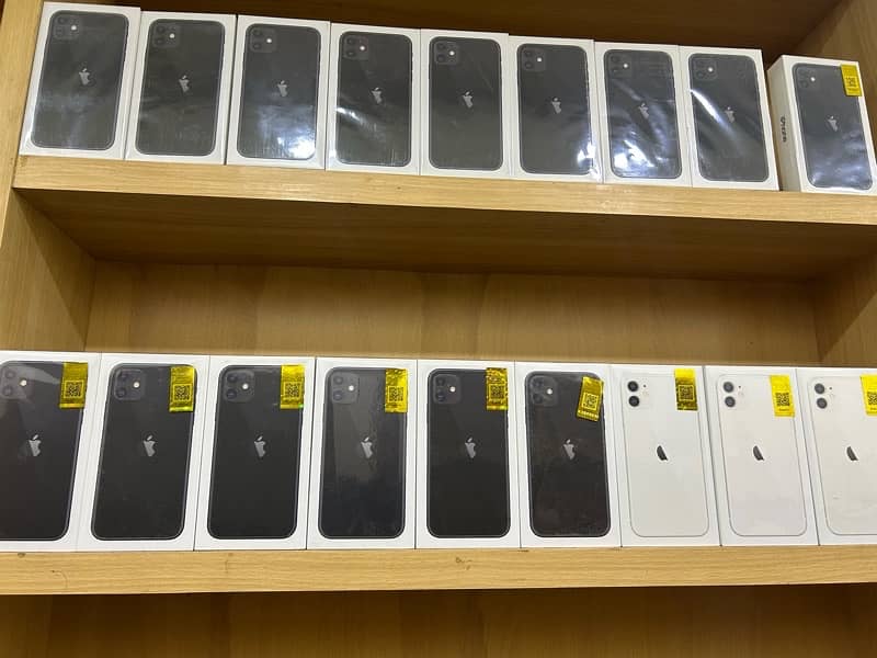 IPHONES STOCK AVAILABLE 7