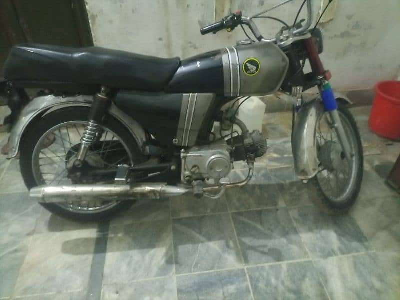 I have motorcycle 13 model Whatsapp number 0/ 3/17/97/410/60 0