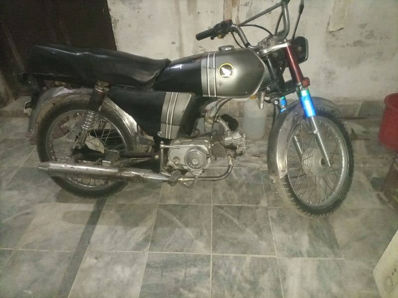 I have motorcycle 13 model Whatsapp number 0/ 3/17/97/410/60 3