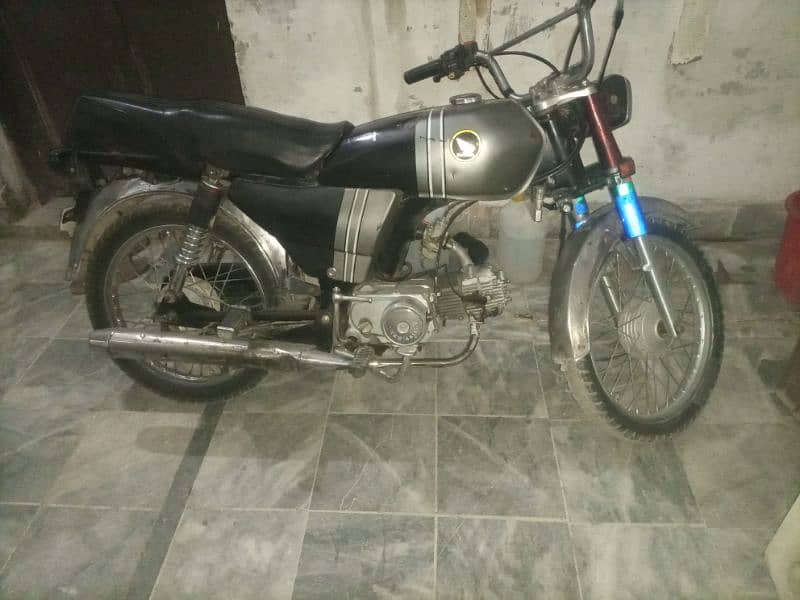 I have motorcycle 13 model Whatsapp number 0/ 3/17/97/410/60 4